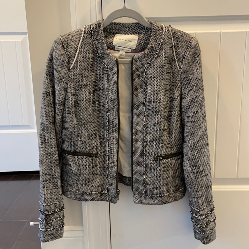 Banana Republic Jaceket. Black and White size 4